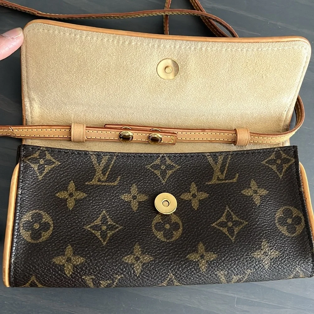 AUTHENTIC LOUIS VUITTON MONOGRAM TWIN POCHETTE CA0090 Clutch/Crossbody bag - Picture 1 of 11
